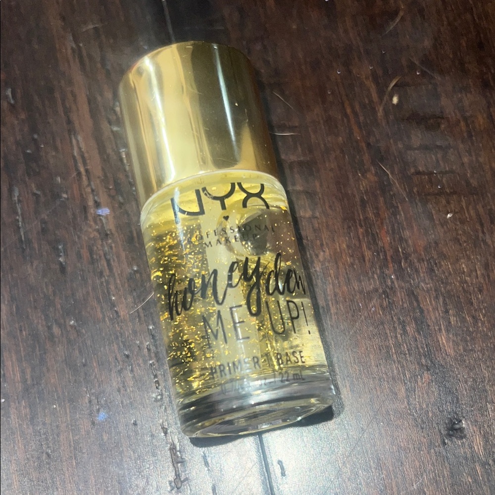 NYX Honey Dew Me Up Primer with Gold Flakes